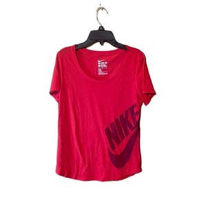 •NIKE• red athletic/workout/causal t-shirt in size med EUC